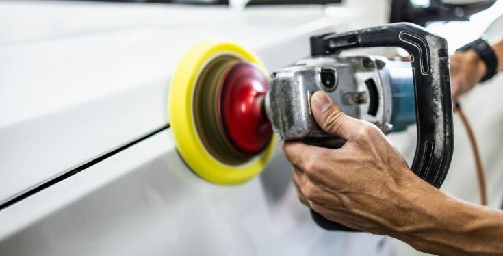 Kompleksowe naprawy blacharskie w Łodzi – co wchodzi w ich zakres?