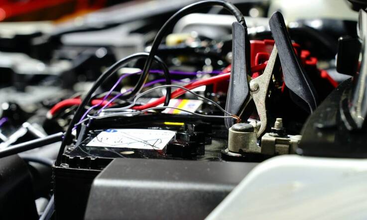 Dlaczego warto wybierać akumulatory dostosowane do specyficznych warunków pracy?