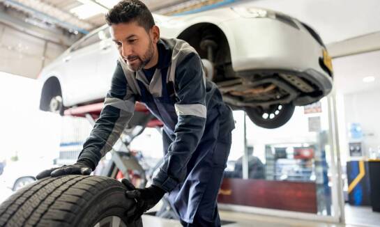 Jak mechanik ełk zapewnia profesjonalny serwis opon?