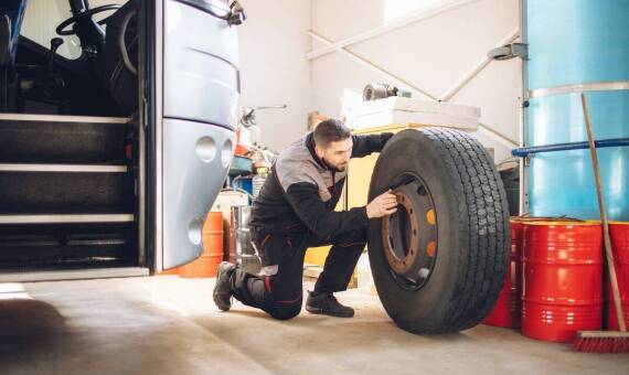 Zalety mobilnej usługi wymiany opon dla właścicieli pojazdów 4x