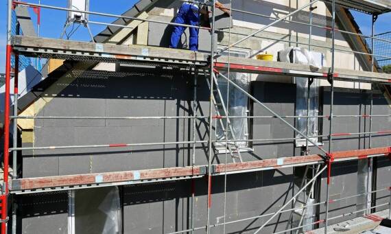 Jakie są najczęstsze błędy przy wyborze materiałów na elewacje?