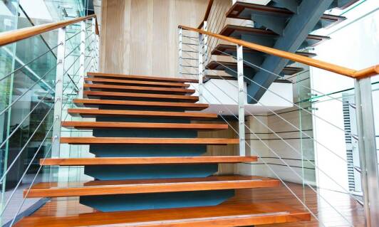 Prefabrykowane biegi schodowe: zalety i zastosowania