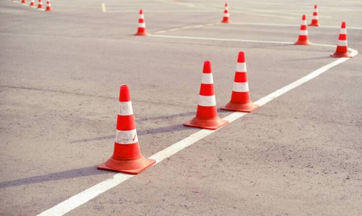 Jakie korzyści płyną z nauki na różnych typach pojazdów podczas kursu kat. C?