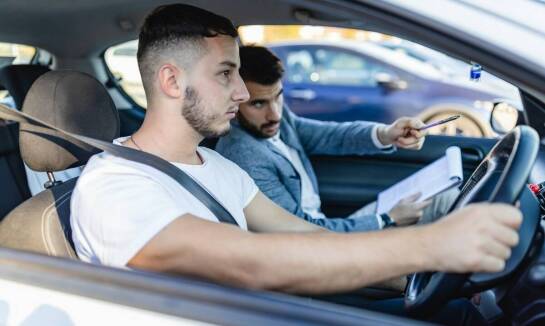 Korzyści z elastycznych godzin kursów na prawo jazdy kat. C