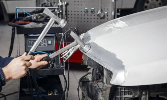 Jakie są najczęstsze powody uszkodzeń reflektorów samochodowych?