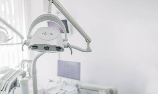 Jakie są korzyści z zastosowania laserów w chirurgii stomatologicznej?
