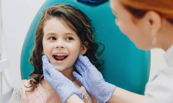 Metody leczenia zębów mlecznych przez dentystę dziecięcego