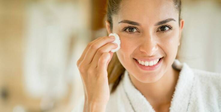 Jak dobrać odpowiednią metodę usuwania makijażu permanentnego do swojego typu skóry?