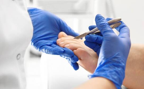 Jak przygotować się do wizyty w salonie na usuwanie odcisków?