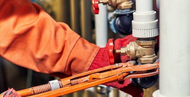 Jak pogotowie instalacyjne wpływa na efektywność systemów hydraulicznych?
