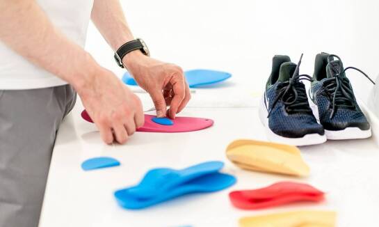 Dlaczego warto zainwestować w wkładki ortopedyczne dla zdrowia stóp?