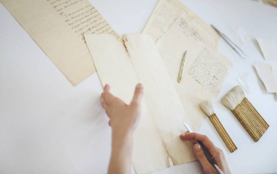 Jakie znaczenie ma pracownia malarska w procesie konserwacji obrazów?