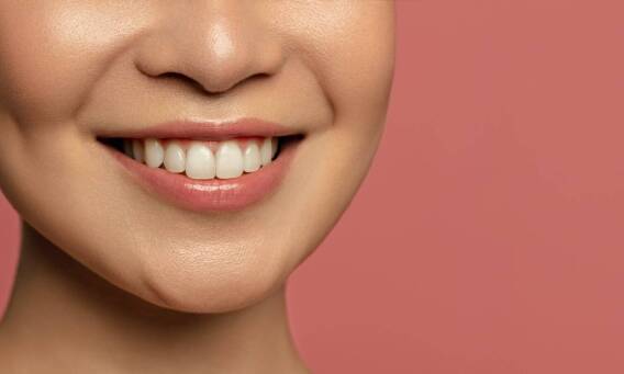 Czy wybielanie zębów może zniszczyć szkliwo?