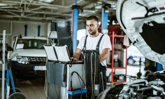 Rola doświadczonych mechaników w naprawach samochodów Citroën