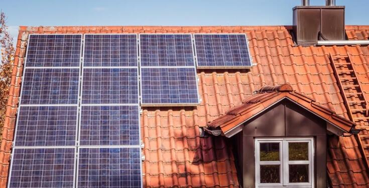 Przewodnik po instalacji fotowoltaicznej – krok po kroku do własnej elektrowni słonecznej