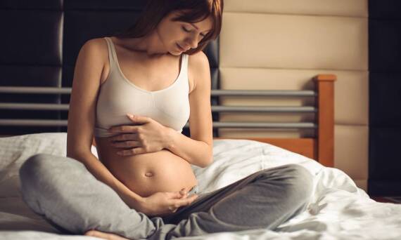 Spodnie dresowe ciążowe – jakie modele najlepiej sprawdzą się do pracy zdalnej?