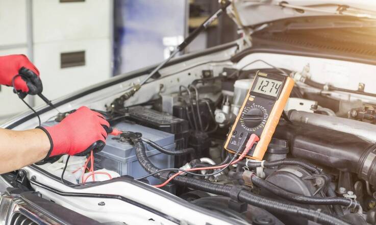 Jakie są objawy uszkodzenia systemów elektronicznych w aucie?