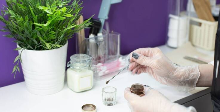 Jakie są najczęstsze błędy podczas wyboru koloru pigmentu do kresek permanentnych?