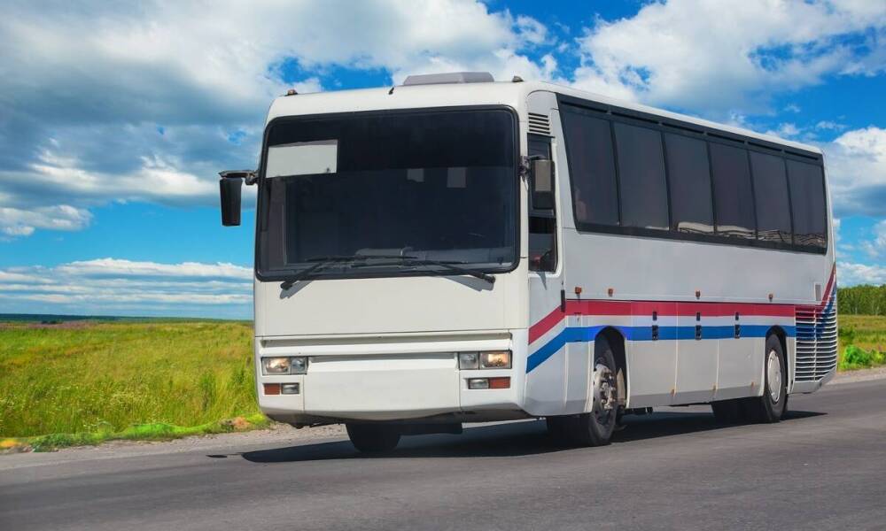 Jak transport busem w Warszawie może ułatwić organizację pielgrzymek?