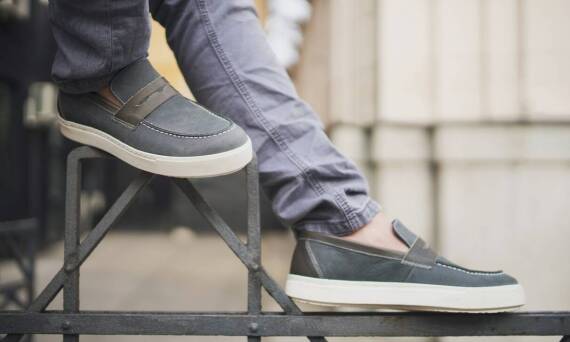 Zalety kapci męskich wsuwanych wykonanych z naturalnych materiałów