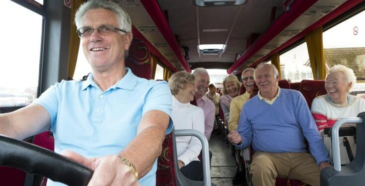 Jakie atrakcje historyczne mogą zainteresować seniorów podczas wyjazdów?