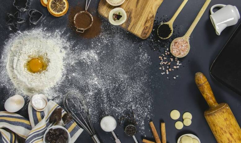 Czym można zastąpić jajko w cieście, aby deser był równie puszysty?