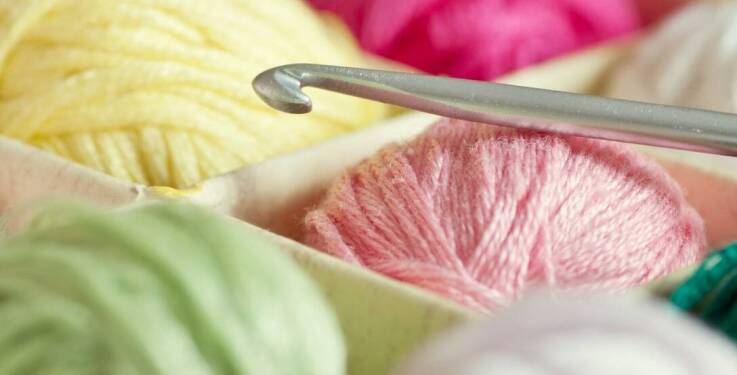 Najlepsze włóczki do szydełkowania dla osób z wrażliwą skórą