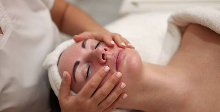 Jakie są korzyści z łączenia stymulatorów tkankowych z innymi zabiegami kosmetycznymi?