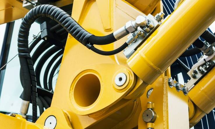 Znaczenie certyfikowanych komponentów w produkcji przewodów hydraulicznych
