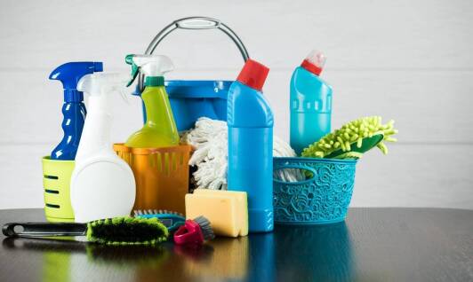 Porównanie różnych rodzajów kostek do WC – co warto wiedzieć?