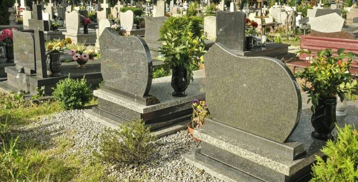 Dlaczego warto inwestować w wysokiej jakości nagrobki? Kluczowe aspekty trwałości i estetyki