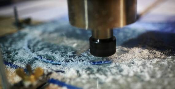 Jakie są główne zalety systemu CNC w obróbce plastiku?