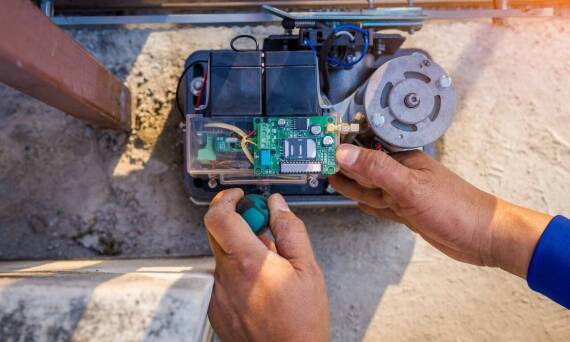 Dlaczego warto skorzystać z profesjonalnej usługi montażu bram garażowych?