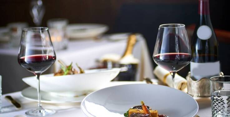 Jak sala bankietowa łączy tradycję z nowoczesnością podczas uroczystości