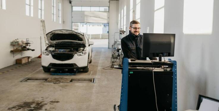 Jakie usługi oferuje mechanik ożarów mazowiecki dla właścicieli samochodów?