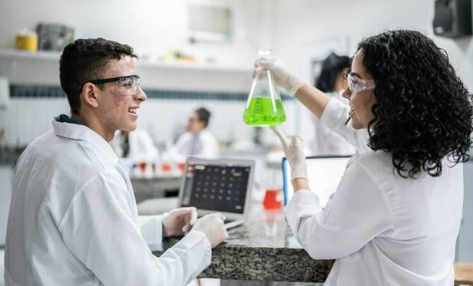 Rola interaktywnych metod nauczania na korepetycjach z chemii