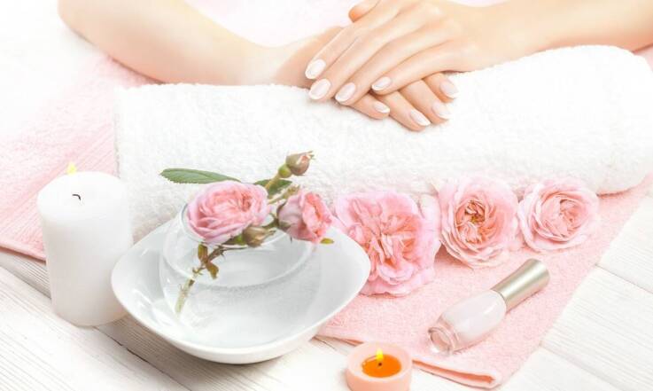 Paznokcie żelowe czy hybryda — co i kiedy warto wybrać?