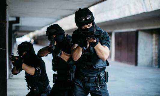 Bezpieczeństwo na torach strzeleckich: Szkolenia dla klubowiczów