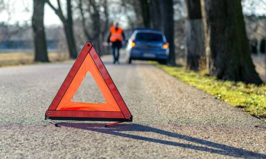 Jak pomoc drogowa płoty zapewnia bezpieczeństwo podczas holowania pojazdów?