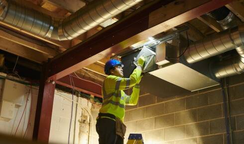 Jakie są wymagania techniczne dla montażu klimatyzacji w biurach?