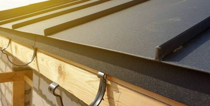 Rola akcesoriów dachowych w trwałości i funkcjonalności pokrycia