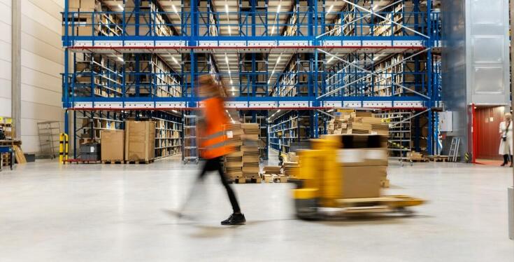 Jak prawidłowo użytkować paleciak, aby przedłużyć jego żywotność?