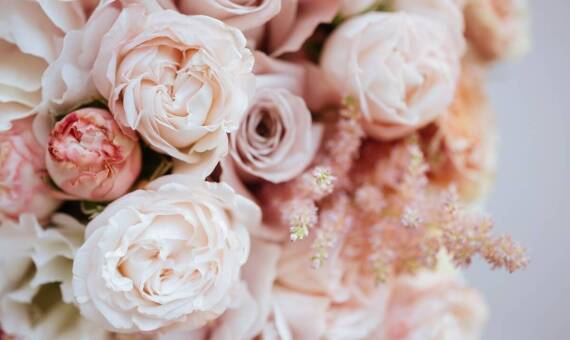 Wiązanki okolicznościowe jako prezent – co warto wiedzieć?