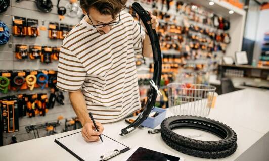 Wymiana dętek w hulajnogach elektrycznych – korzyści z profesjonalnego serwisu