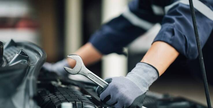 Jakie są najczęstsze przyczyny awarii pojazdów i jak im zapobiegać?