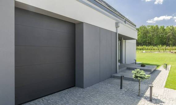 Dwuskrzydłowe bramy rozwierne - kiedy warto je wybrać?