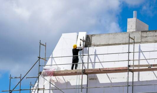 Jak przygotować budynek do profesjonalnego docieplenia?
