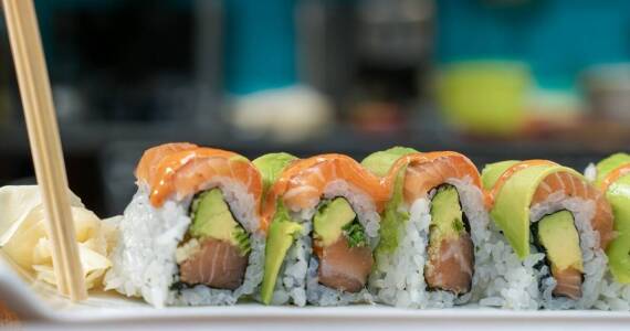 Jak nasz catering sushi łączy tradycję z nowoczesnością?