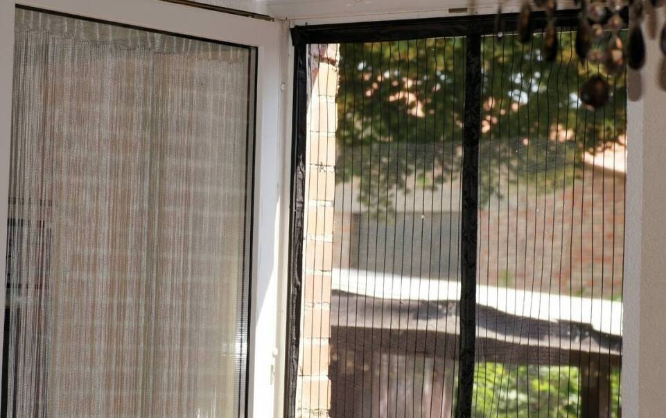 Dlaczego warto zainwestować w moskitiery z montażem?