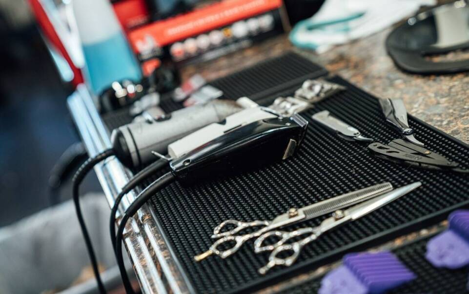 Jakie produkty do pielęgnacji włosów rekomendujemy po strzyżeniu damskim?